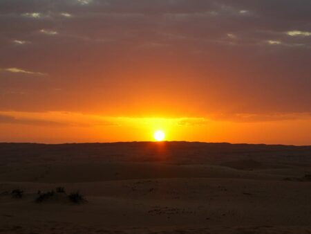 Sonnenaufgang im Oman - Wüste und Meer Oman