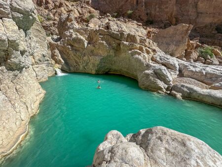 Naturpool türkis im Oman - Wüste und Meer im Oman